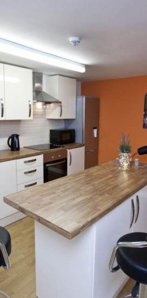 1 bedroom in a flat share to rent - Photo 1