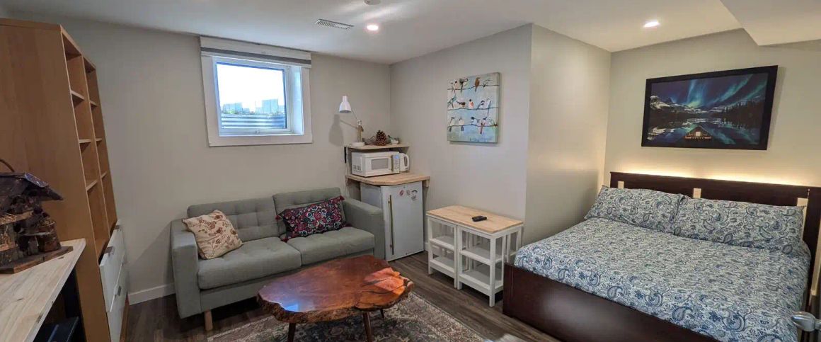 Bright Furnished Lower Suite + Private Bath in Cedarbrae (Near RGH/MRU Transit) — 1 Bedroom Room For Rent - Photo 1