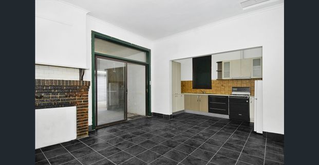 GREAT ACCOMMODATION CLOSE TO IT ALL! - Photo 1