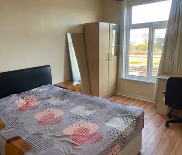 4 bedroom terraced house to rent - Photo 4