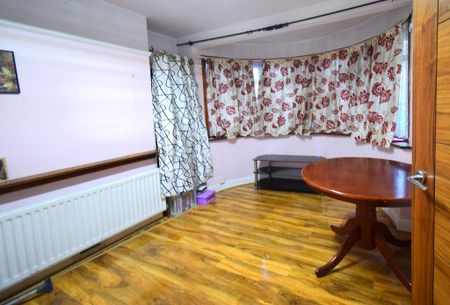 4 bedroom semi-detached house to rent - Photo 2