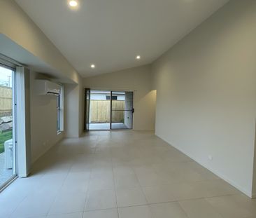 Bright and Beautiful Family Home - Photo 3