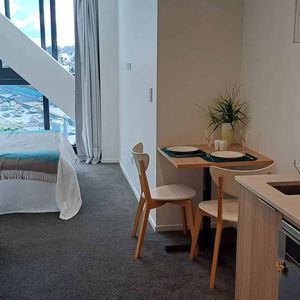 New Studio Apartment - fully furnished. - Photo 2