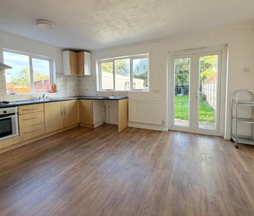 King Georges Drive, Woodham, Surrey, KT15 - Photo 6