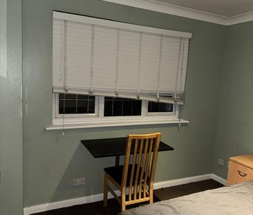 Room in a Shared House, Allhallows Road, E6 - Photo 1