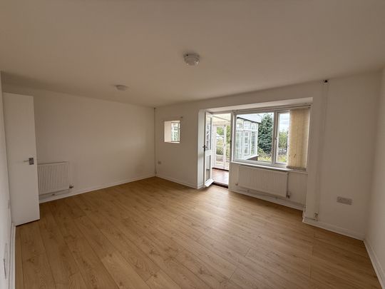 To Rent – Property Options Estate Agents Traditional two-bedroom detached bungalow in a sought-after cul-de-sac. Features private enclosed garden, Council Tax Band C, EPC D. viewing is essential. - Photo 1