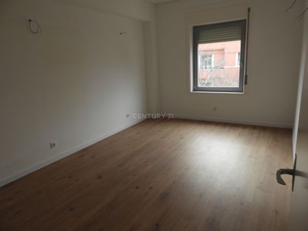 Campo de Ourique - Apartamento T2 com parqueamento - Photo 4