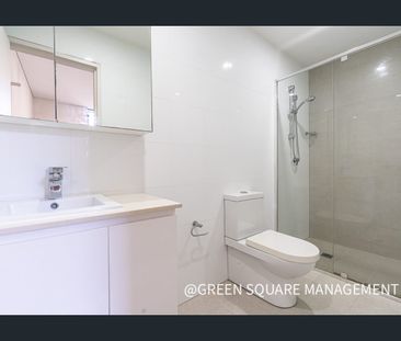 Luxury 2 Bedroom Apartment for Rent - Photo 2