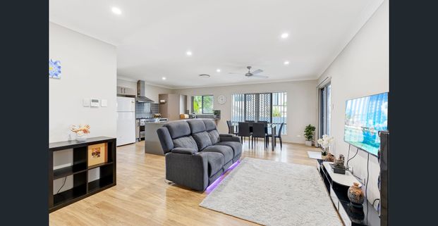 Style and Comfort, Your perfect family home! - Photo 1