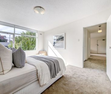 Outstanding apartment in the heart of Mosman - Photo 1