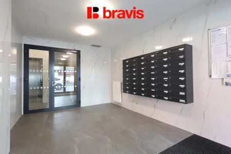 Pronájem bytu 1+kk, Brno - Královo Pole, ul. Poděbradova, částečně zařízený, parkování - Photo 2
