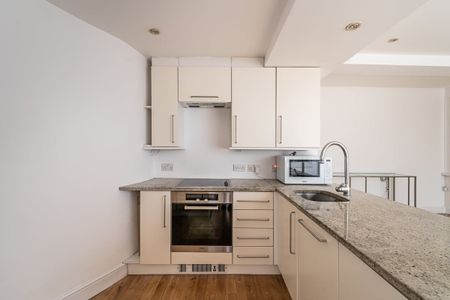 3 bedroom flat to rent - Photo 2