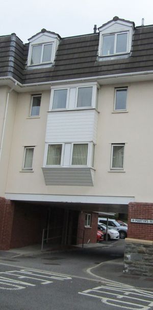 ***Apply online ** 1 Bed over 55’s flat. Adapted walk in shower. Martyr’s Reach - Photo 1