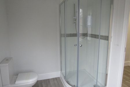 High Street - Photo 4