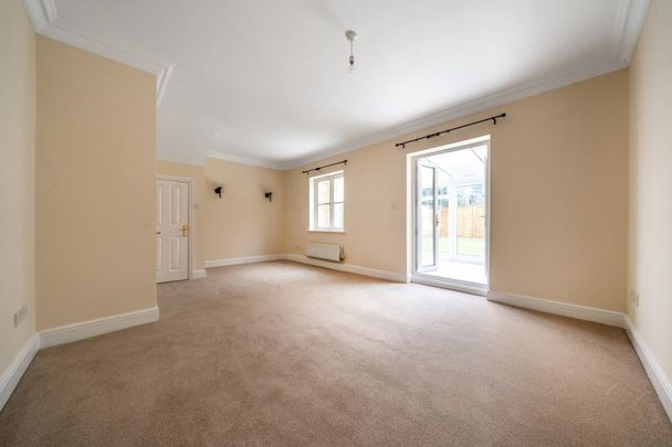 3 bedroom terraced house to rent - Photo 1