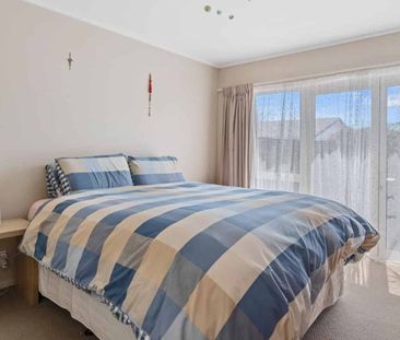 Central Three Bedroom Home - Photo 2