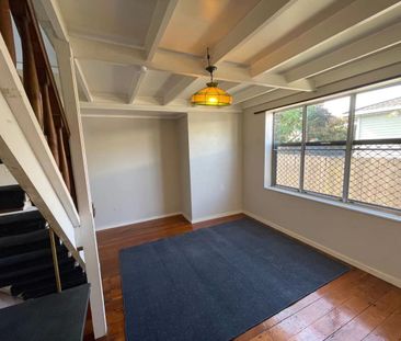 2 bedroom house (optional to rent a 2 bedroom sleepout) - Photo 2