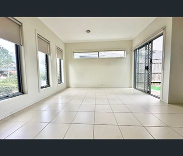 105 Moondarra Drive, Berwick, Vic 3806 - Photo 3