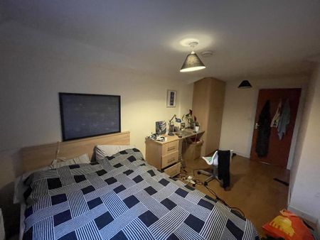 6 bedroom semi-detached house to rent - Photo 2