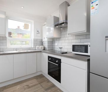 5 bedroom semi-detached house to rent - Photo 3