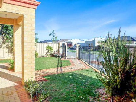 “Splash into this Spacious Family Home + Pool” - Photo 4