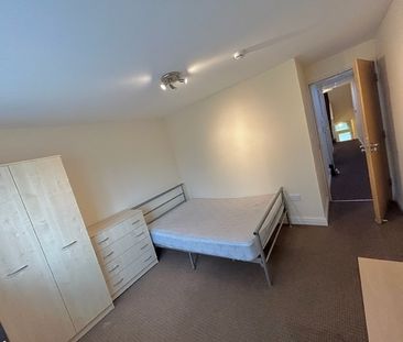 10 Bedroom Student Home – Llanbleddian Gardens - Photo 3