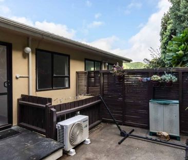 Gorgeous 2 bedroom apartment with million dollar views! - Photo 1