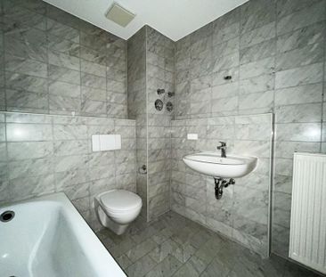 **Frisch sanierte 3-Zimmer-Wohnung in Bestlage am Karl-Heine-Kanal** - Photo 2