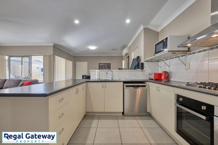 13 Observatory Avenue, AUBIN GROVE WA 6164 - Photo 2