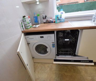 2 bedroom terraced house to rent - Photo 4