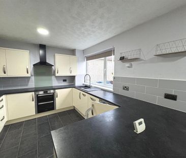 3 bedroom detached house to rent - Photo 3