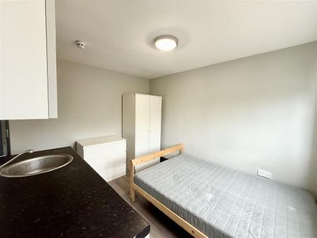 House share to rent - Photo 3