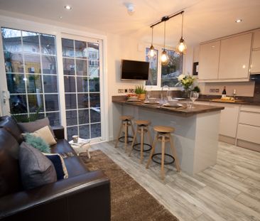 Great Central Location Near the High Street Room 2 - Photo 5