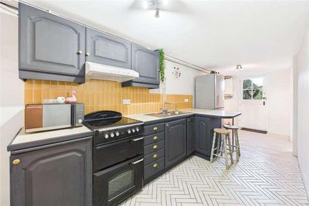 College Lane, East Grinstead, West Sussex, RH19 - Photo 3