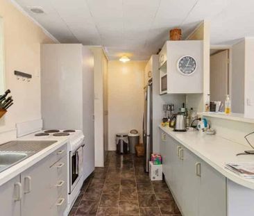 Cozy family home with a Separate Granny Flat - Photo 3