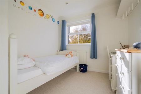 5 bedroom semi-detached house to rent - Photo 2