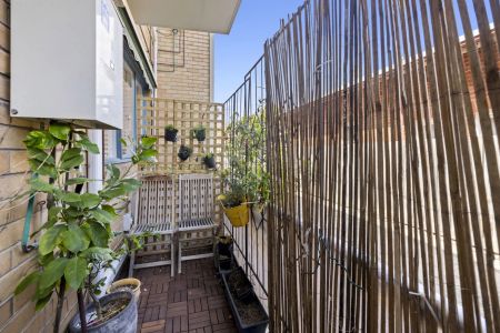 Light, Bright & Renovated - Photo 3