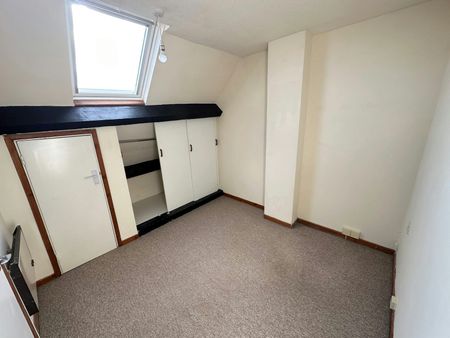 Flat to rent on - Photo 2