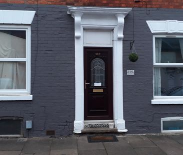 Fantastic Shared House in Central Northampton Purple - Photo 1