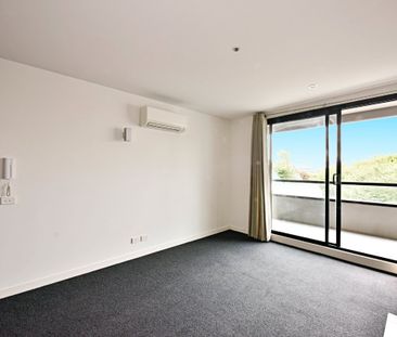 Register to View- Modern 1 bedroom apartment in a Vibrant location. - Photo 1