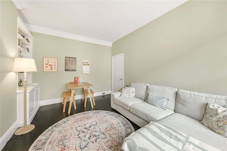 St. Johns Wood High Street, London, NW8 7NG - Photo 2