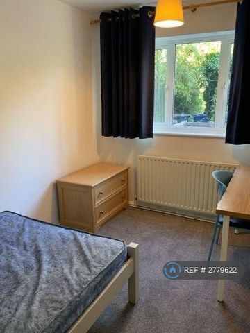3 bedroom flat to rent - Photo 2