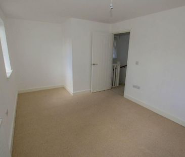 2 bedroom semi-detached house to rent - Photo 2