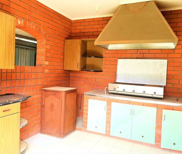 9-bedroom shared house / townhouse, Boronia Street - Photo 2