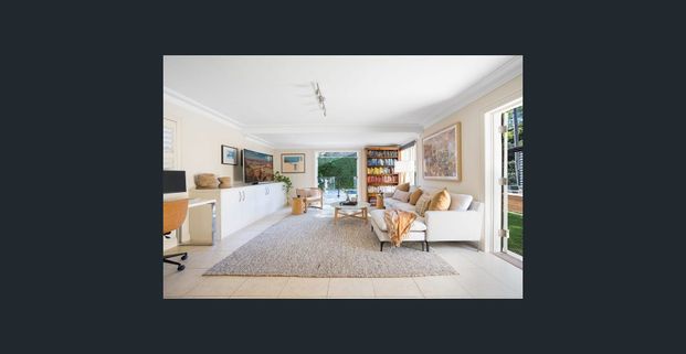 Superb family living in premium peninsula locale - Photo 1