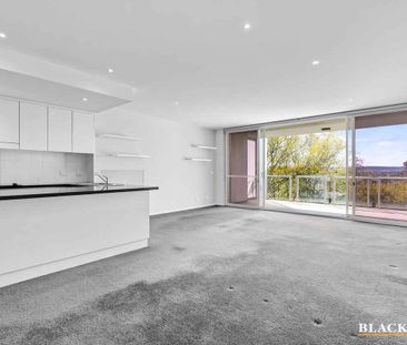 Landmark apartment with water views! - Photo 5