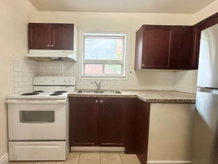 For Lease - 1048 Kennedy Road Unit# Main Floor, Toronto, Ontario - Photo 5