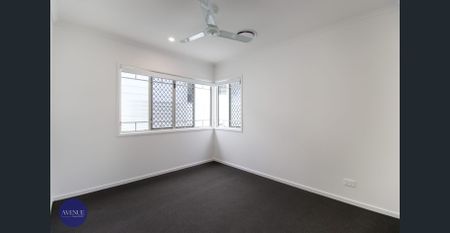 Modern 3-Bedroom Townhouse in Prime Location - Photo 4