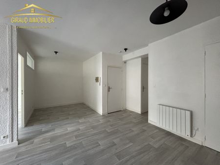 CENTRE CHARLIEU T2 - Photo 5