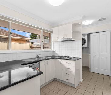 SPACIOUS RENOVATED 3 BEDROOM TOWNHOUSE - Photo 2